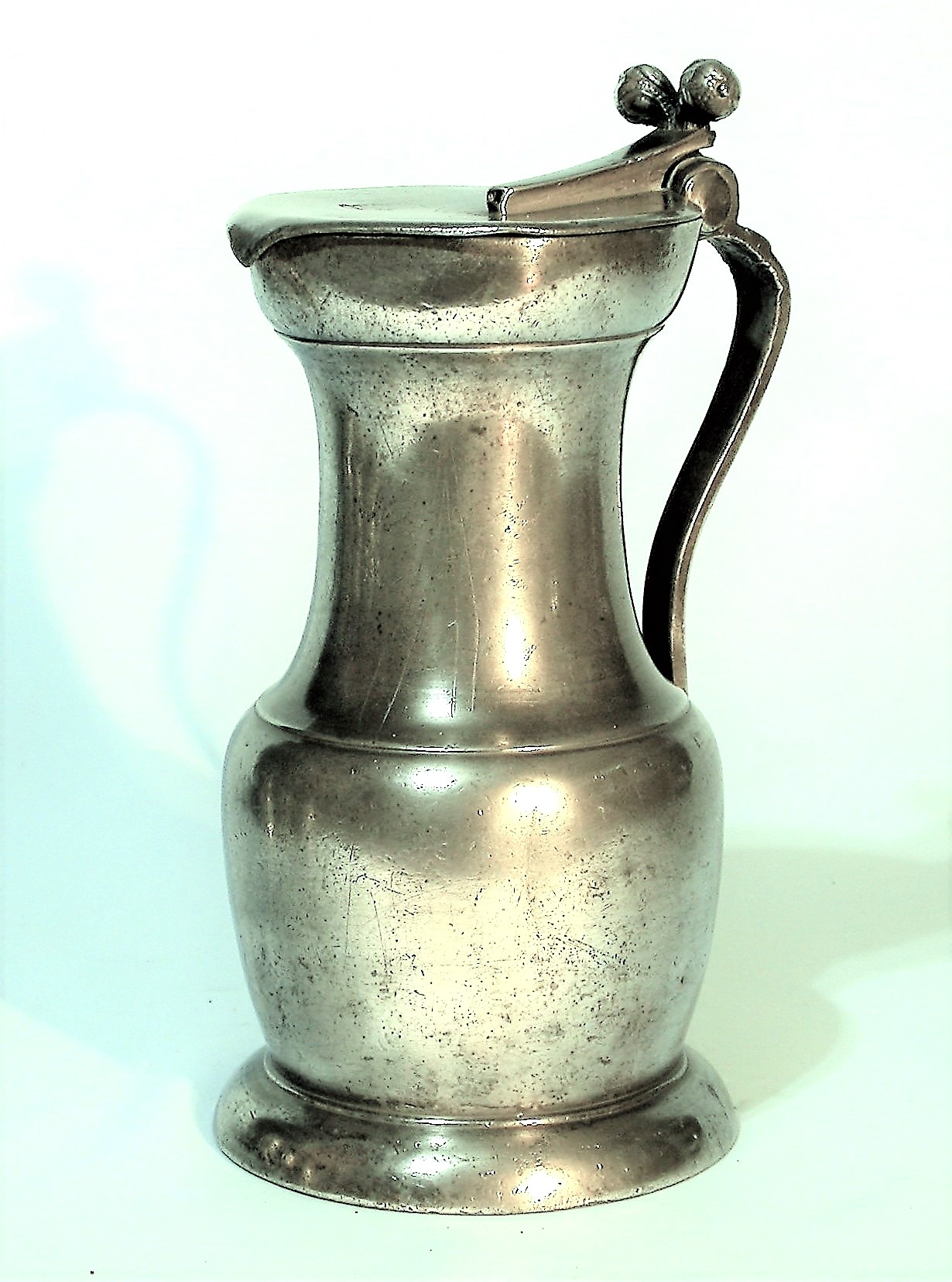 Pichet en étain de BEAUCAIRE, XVIII ème s