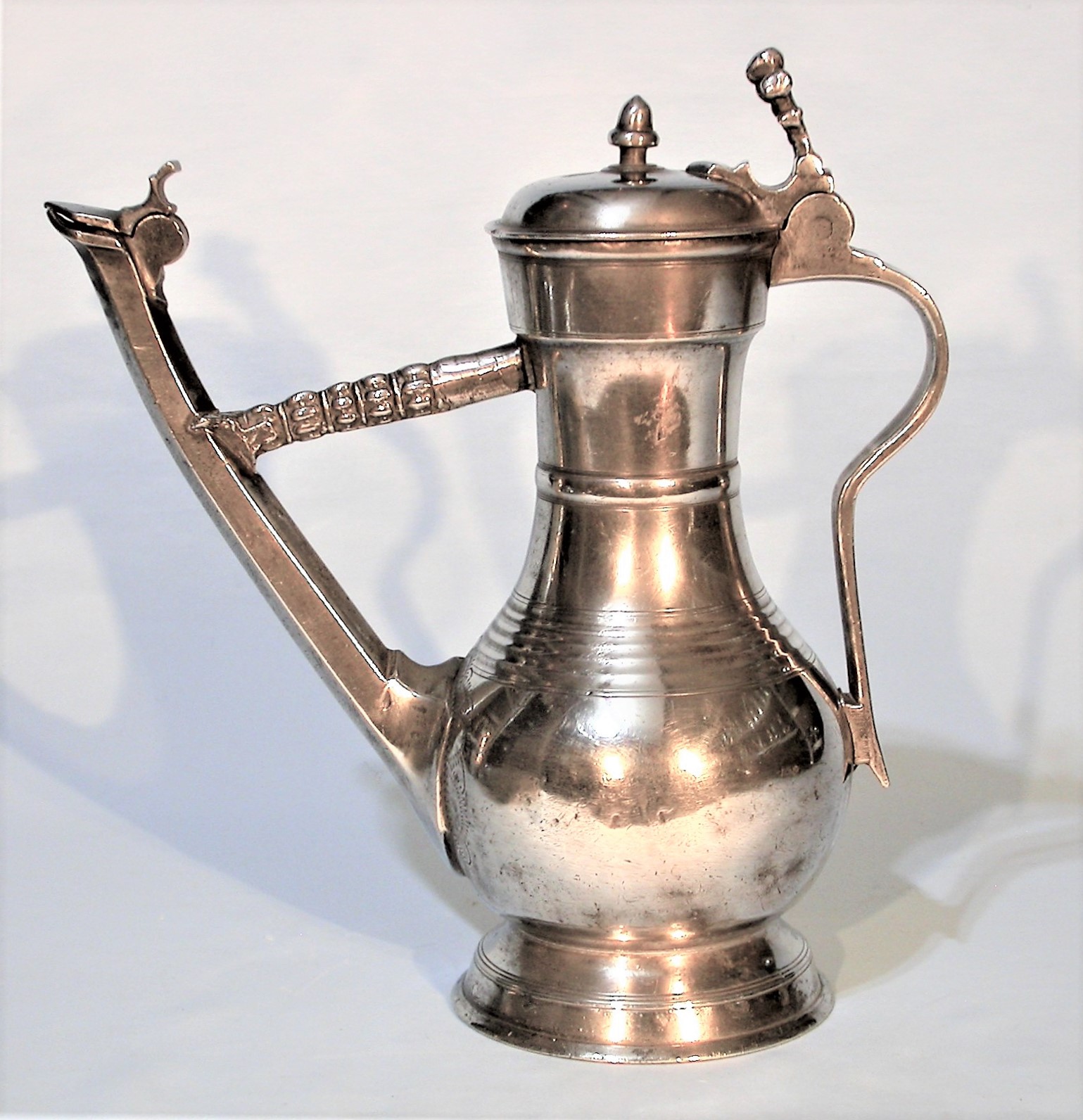 Aiguière en étain de BERNE, XVIII ème s